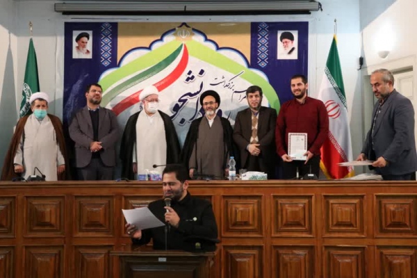 مراسم گرم دانشجویی در یک روز سرد پائیزی