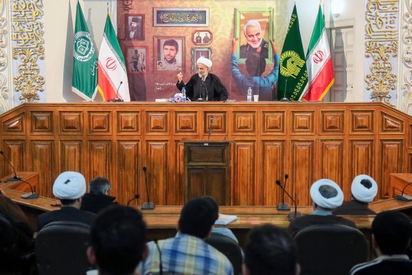 عزت و موفقیت شهید سلیمانی در اعتقاد به ولایت و حرکت در آن مسیر بود