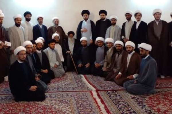 عمامه گذاری جمعی از طلاب دانشگاه رضوی به دست آیت الله مرتضوی