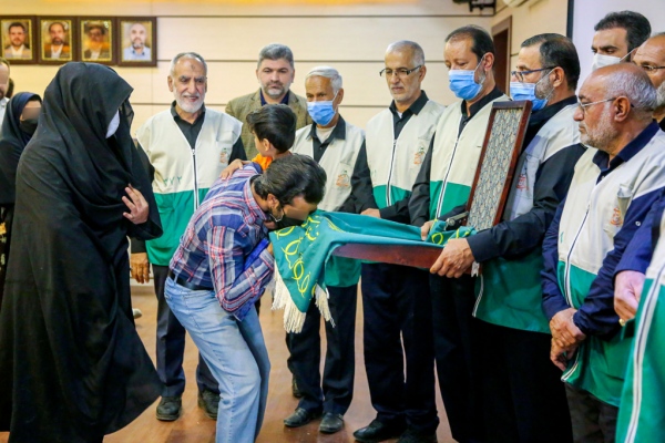 سایه کرامت رضوی بر سر ایران ( برنامه بنیاد کرامت برای زیارت محرومان، آزاد سازی زندانیان، ازدواج و اشتغال‌زایی در دهه کرامت )