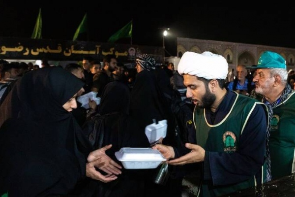 طبخ و توزیع ۷۰۰ هزار وعده غذای گرم در مرز مهران ویژه زائران اربعین حسینی 