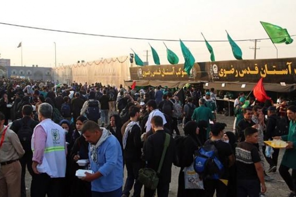 خدمت رسانی مواکب آستان قدس به زائران اربعین حسینی؛ از مرزهای ایران تا کشور عراق