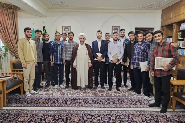 دورهمی صمیمانه بسیجیان با رئیس دانشگاه رضوی