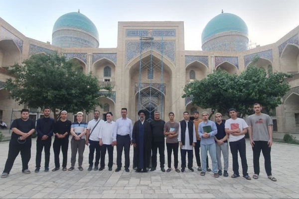 ارتباط مجازی معاون آموزش دانشگاه رضوی با مدرسه میر عرب ازبکستان