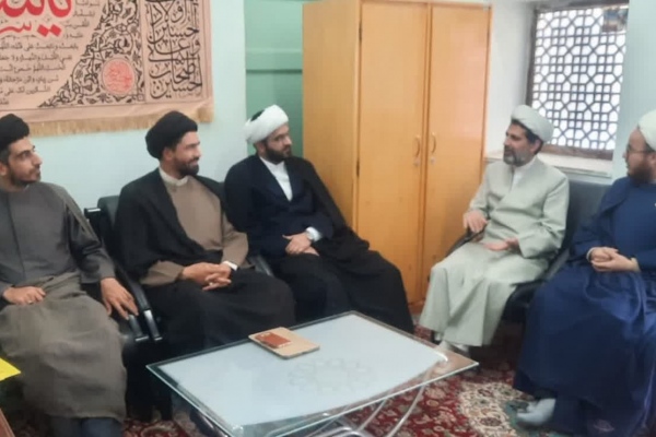 بررسی راهکارهای هم‌افزایی بین مراکز مهارت و معرفت دانشگاه رضوی و مهارت‌های کاربردی حوزه